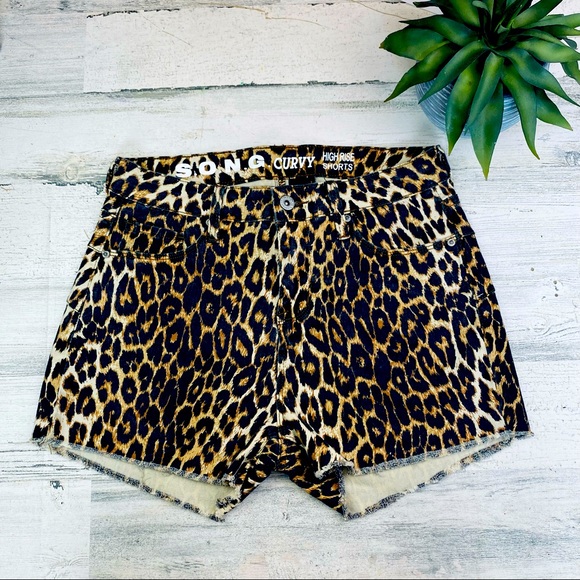 Pants - S.O.N.G. Curvy high rise leopard shorts size 9